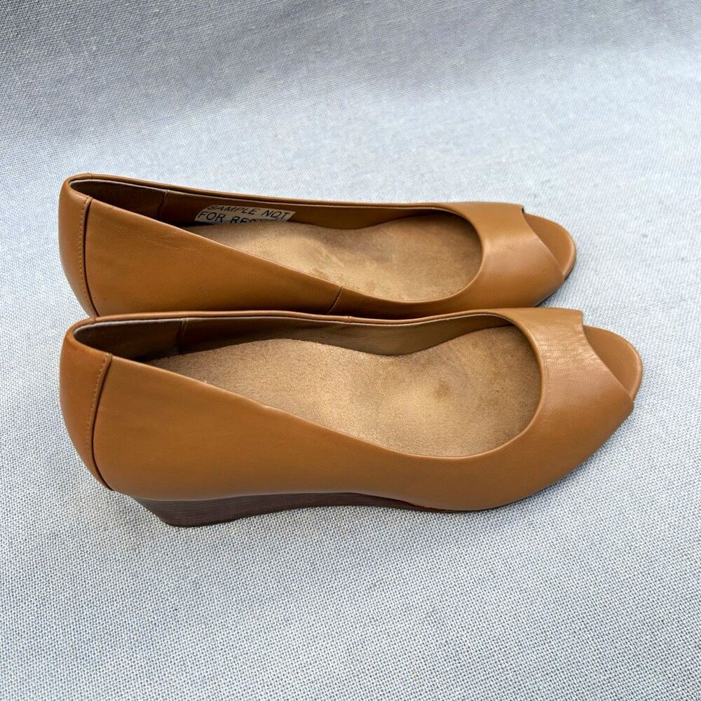Vionic Womens 7 Brown Faux Leather Wedge Peep Toe Slip On Solid Heels